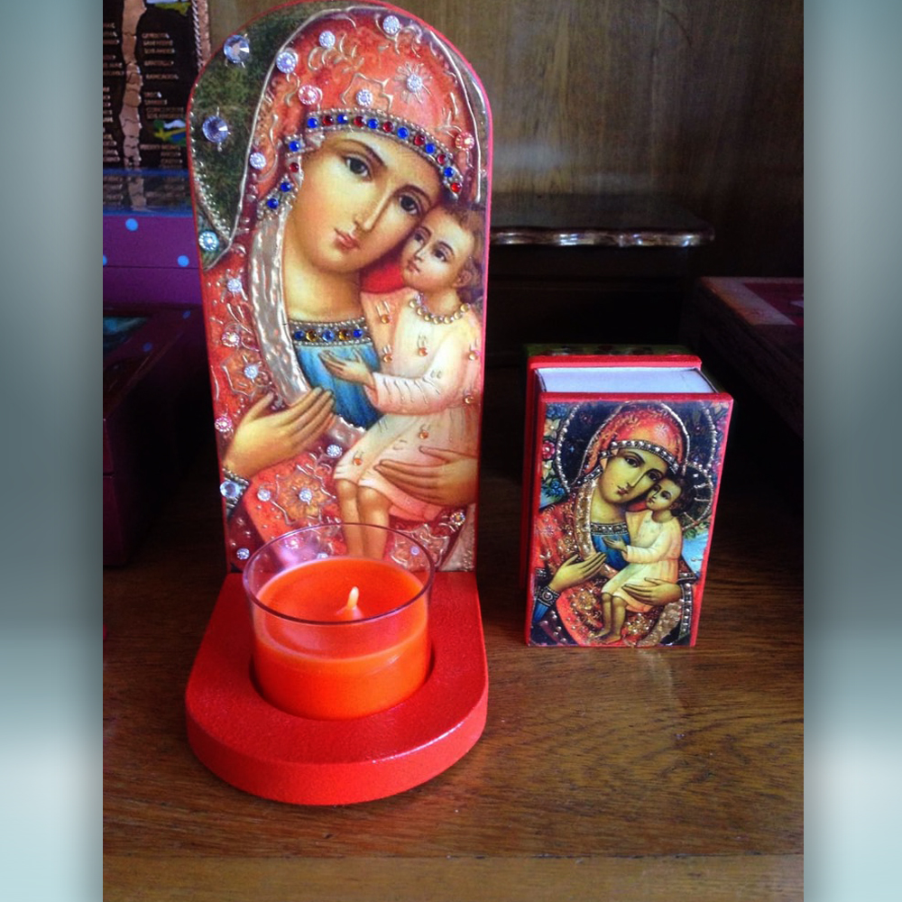 Virgen Velo Rojo